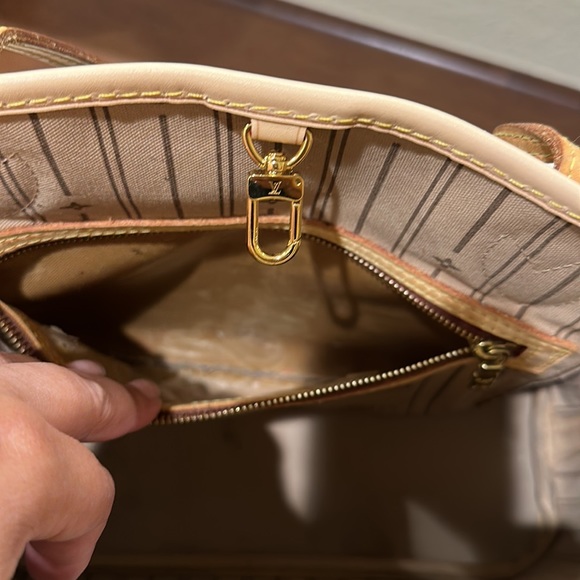 Adorable pre loved small never full authentic Louis Vuitton bag - Picture 3 of 10